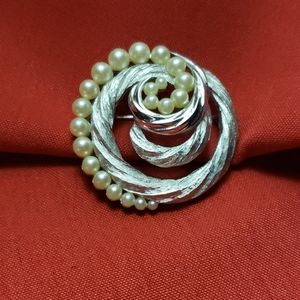 Vintage Trifari Signed Crown Silver Tone Brooch